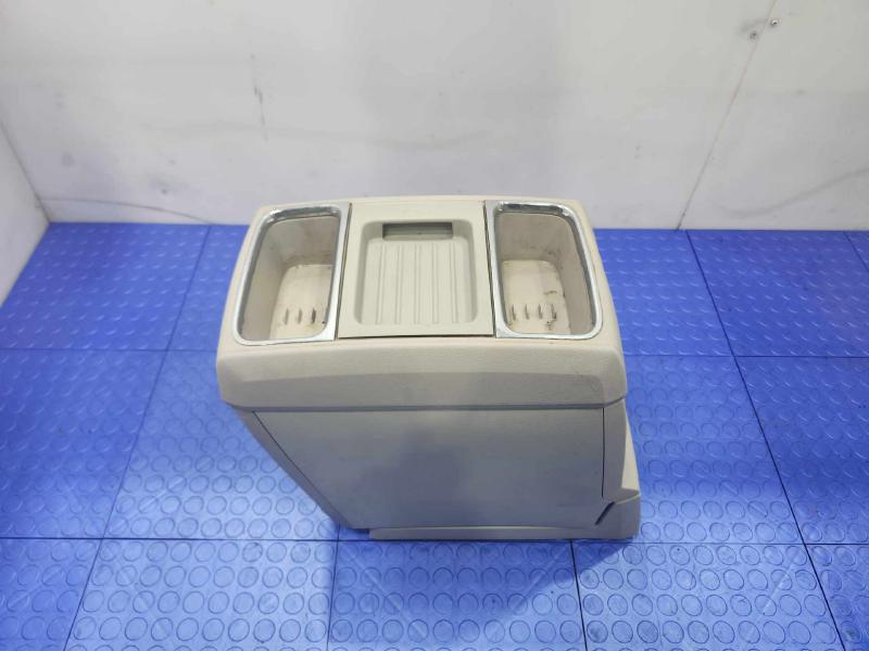 2009 Volkswagen Routan Front Console