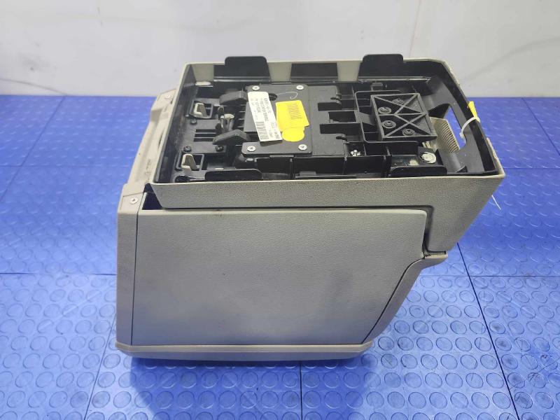 2009 Volkswagen Routan Front Console