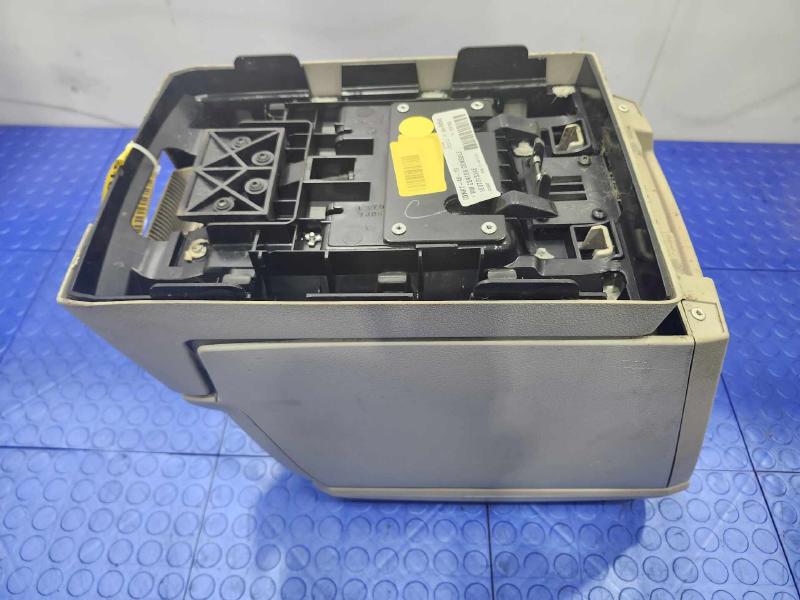 2009 Volkswagen Routan Front Console