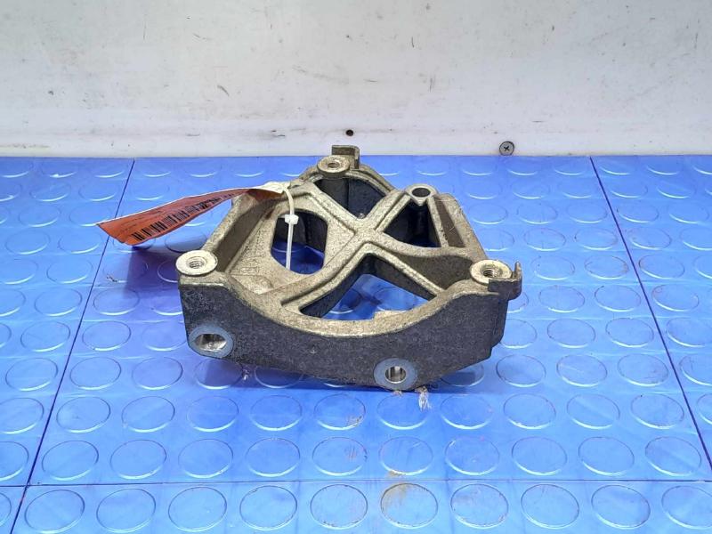 2014 Chevrolet Caprice A/C Compressor Bracket