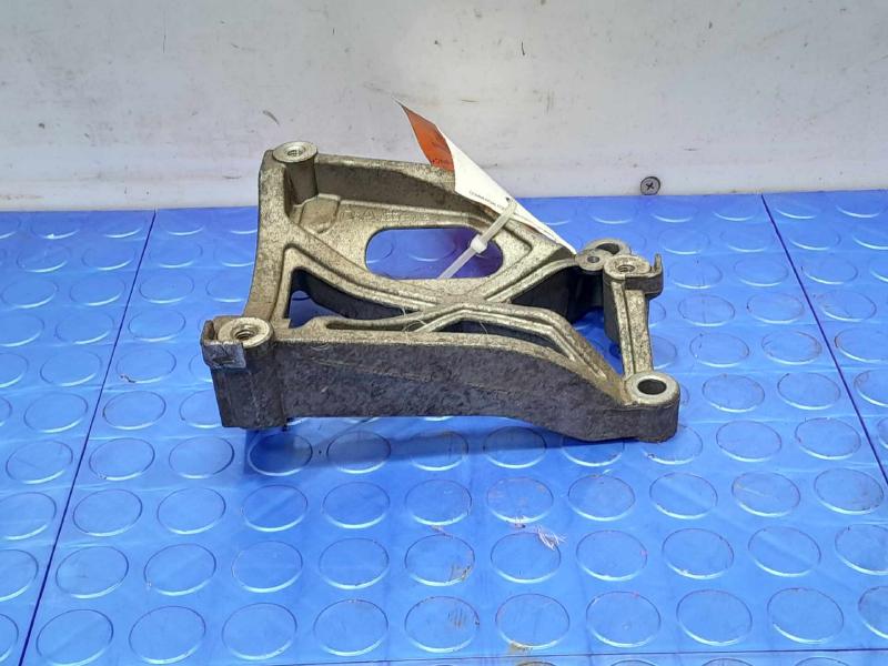 2014 Chevrolet Caprice A/C Compressor Bracket