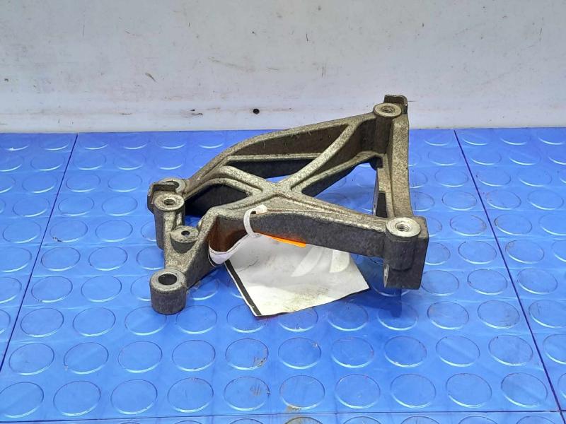 2014 Chevrolet Caprice A/C Compressor Bracket