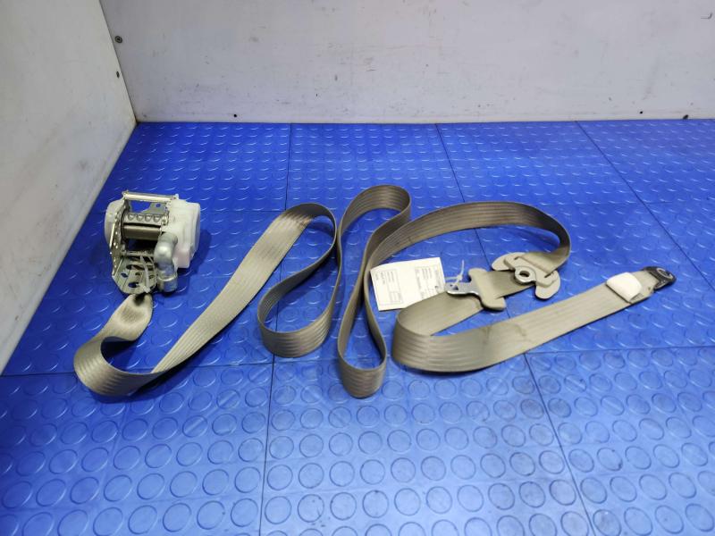 2013 Toyota Prius Front Seat Belt