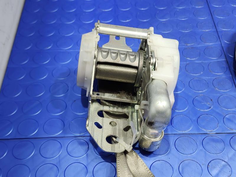 2013 Toyota Prius Front Seat Belt