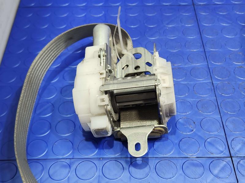2013 Toyota Prius Front Seat Belt