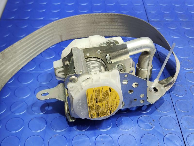 2013 Toyota Prius Front Seat Belt