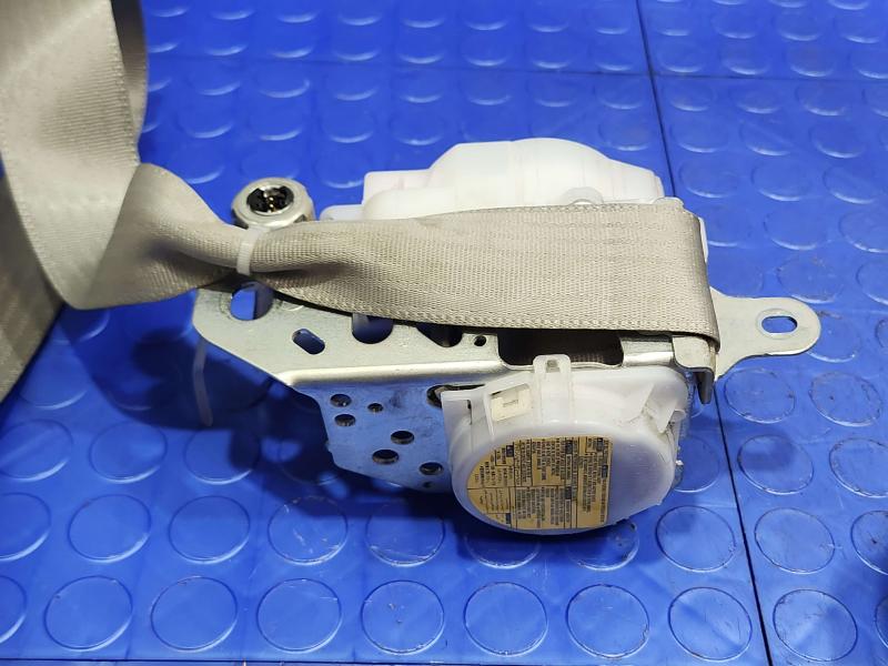 2013 Toyota Prius Front Seat Belt