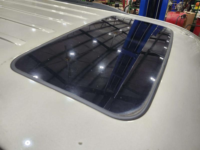 2015 Chevrolet Tahoe Roof Glass (Glass Only)