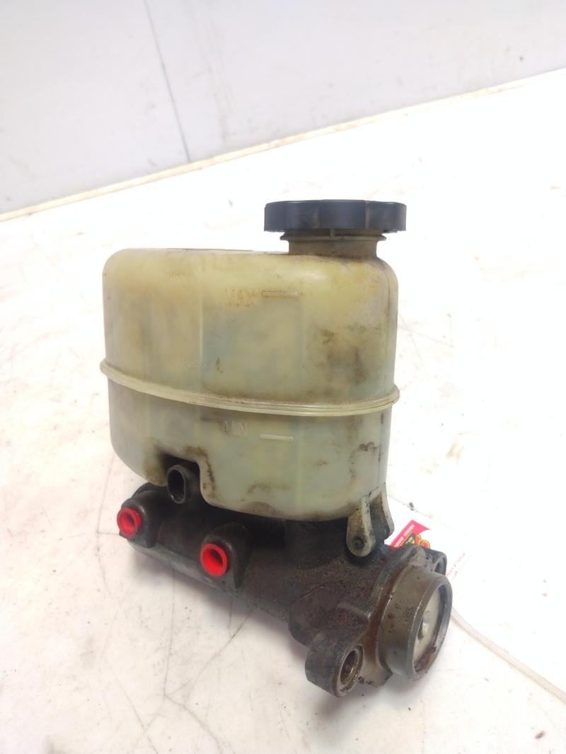 2002 GMC Sierra 2500 Master Cylinder