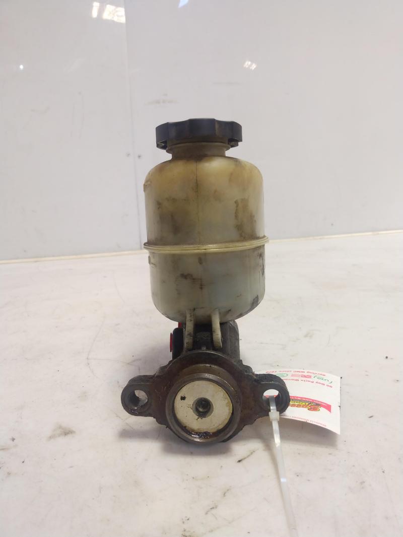 2002 GMC Sierra 2500 Master Cylinder