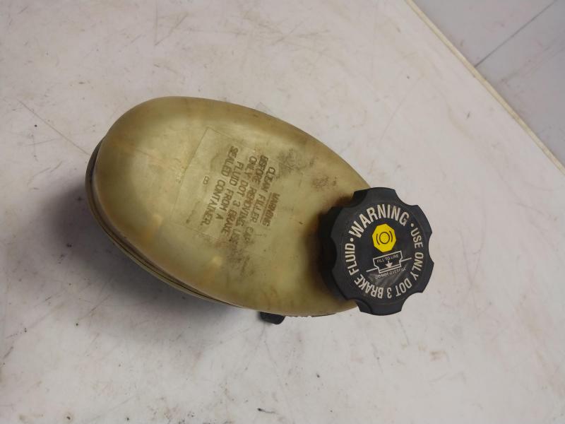 2002 GMC Sierra 2500 Master Cylinder