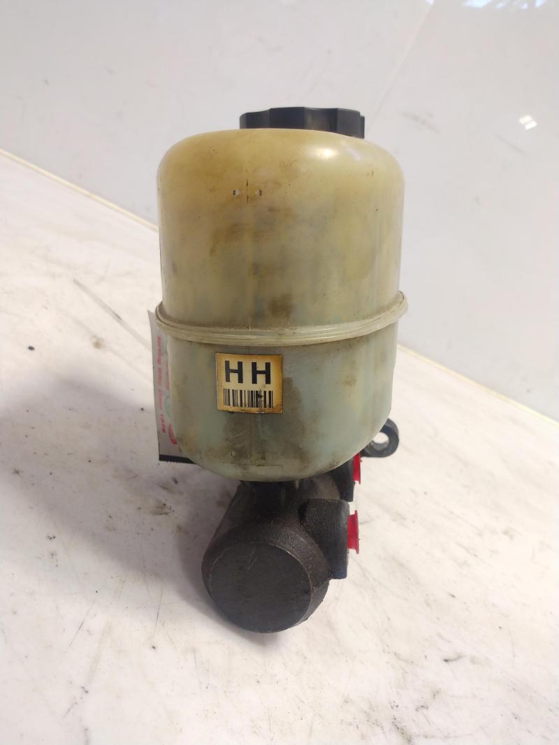 2002 GMC Sierra 2500 Master Cylinder