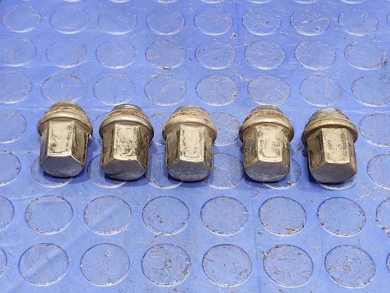 2002 Dodge Ram 1500 Lug Nuts