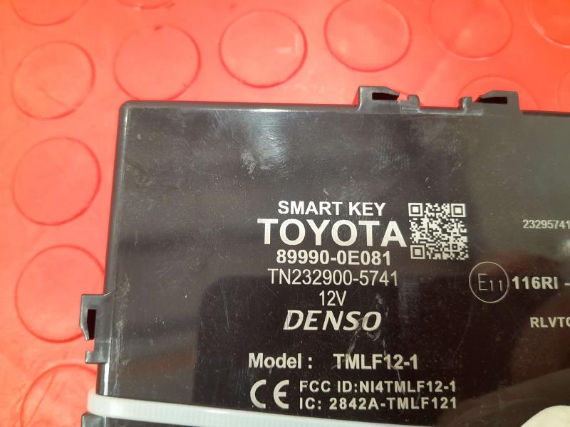 2017-2019 Toyota Highlander Smart Key Control Module Genuine OEM 89990-0E081