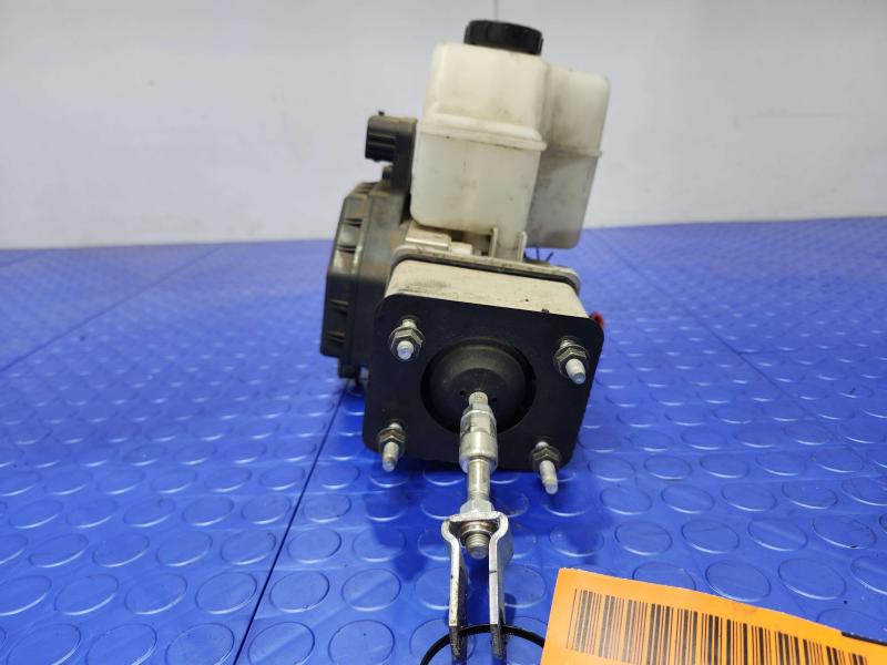 2011 Infiniti QX56 Master Cylinder