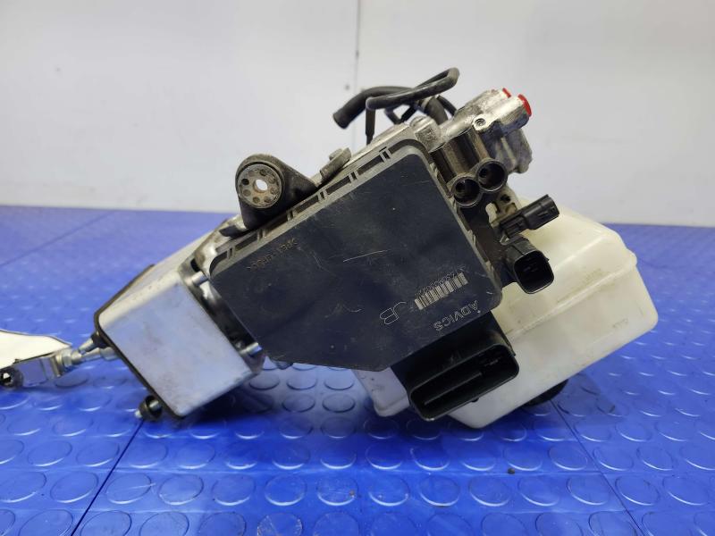 2011 Infiniti QX56 Master Cylinder
