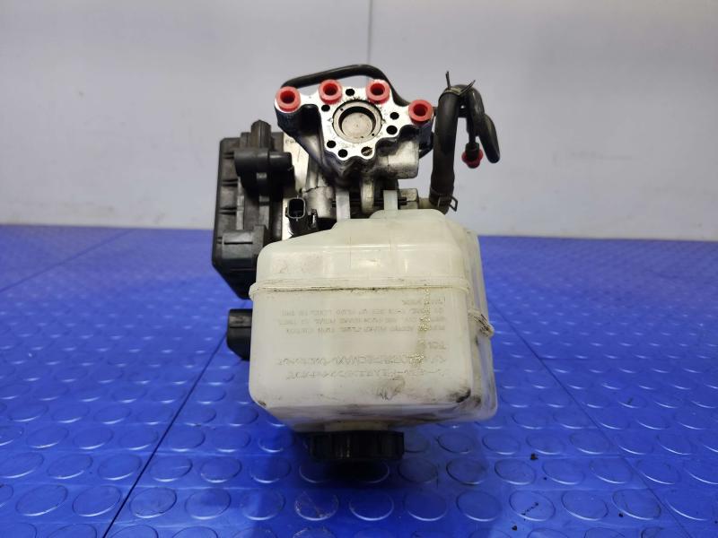 2011 Infiniti QX56 Master Cylinder