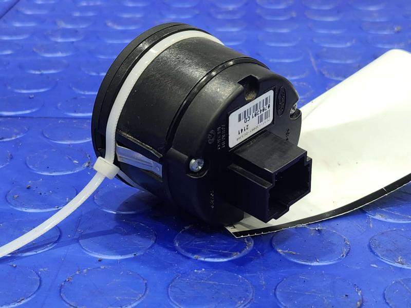 2008 Ford F-250 Super Duty Headlight Switch (Dash Mtd)
