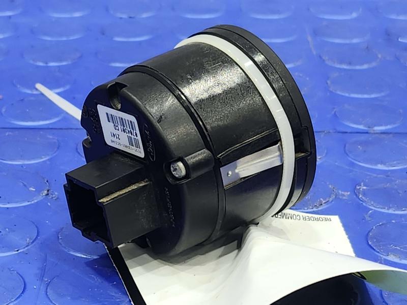 2008 Ford F-250 Super Duty Headlight Switch (Dash Mtd)