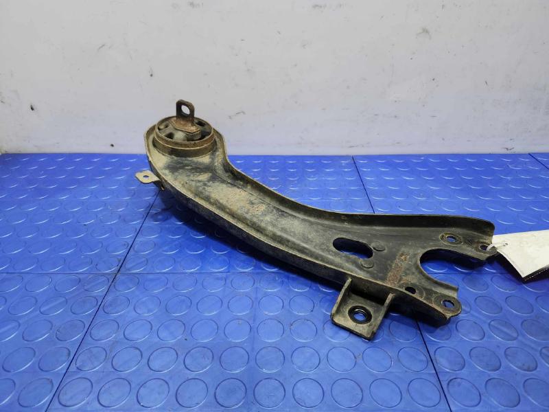 2013 Hyundai Santa Fe Lower Control Arm Rr