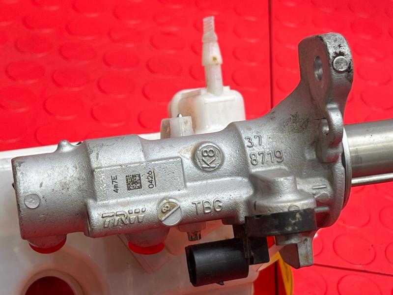 2015-2019 Audi A3 Brake Master Cylinder Assembly Genuine OEM 8V1611021A