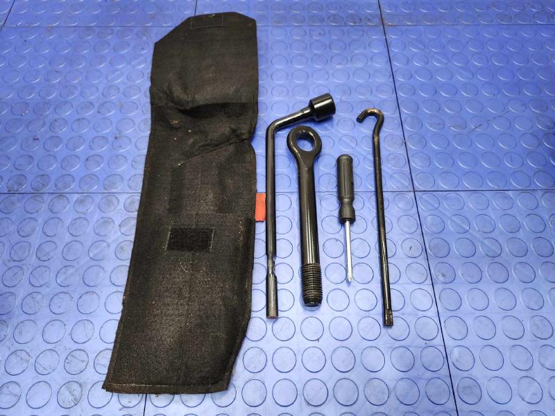 2016-2021 Hyundai Tucson Spare Tire Tools Jack Kit Assembly Genuine OEM 9110D3200