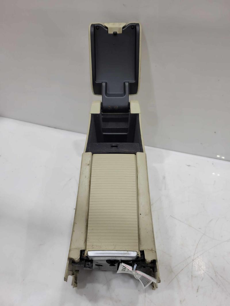 2010 - 2013 Volvo XC60 Center Console Assembly Tan Trim Code 46 OEM 12848289