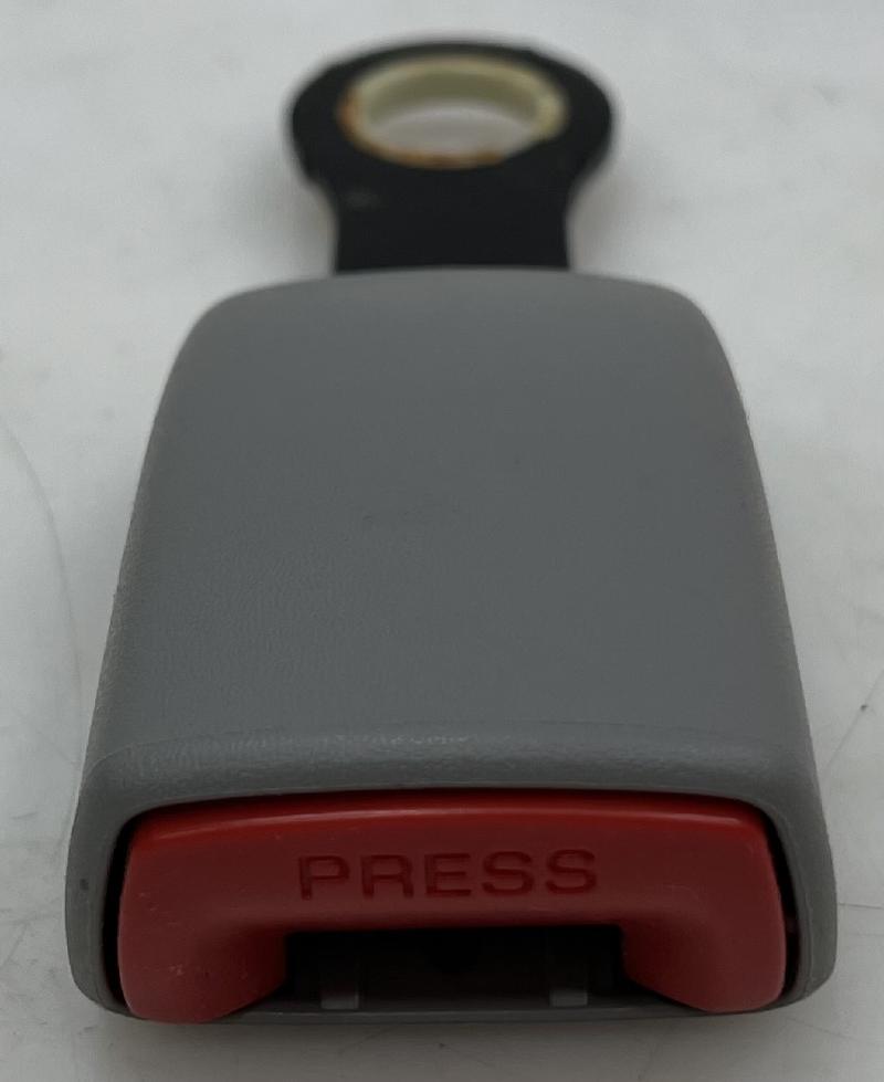 2010 - 2013 Toyota Highlander 3rd Row Rear Seat Belt Buckle Left or Right Side Gray OEM ,RH