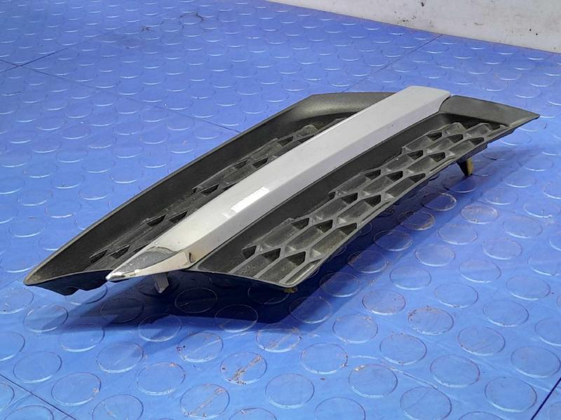 2014 Toyota RAV4 Grille