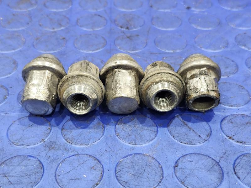 2016 Cadillac ATS Lug Nuts