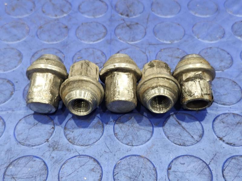 2016 Cadillac ATS Lug Nuts