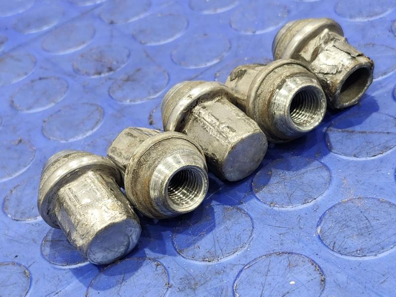 2016 Cadillac ATS Lug Nuts