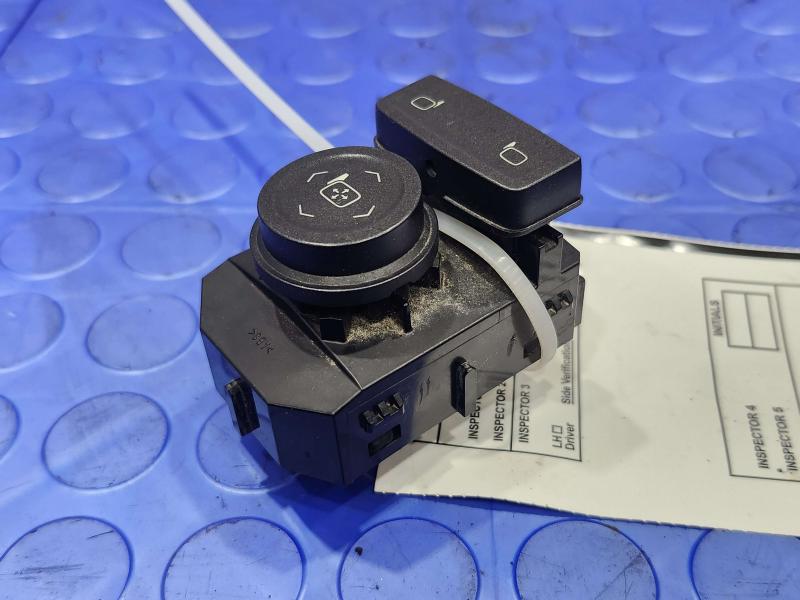 2017 Chevrolet Silverado 2500 Door Switch Front