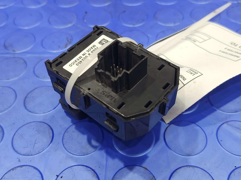 2017 Chevrolet Silverado 2500 Door Switch Front