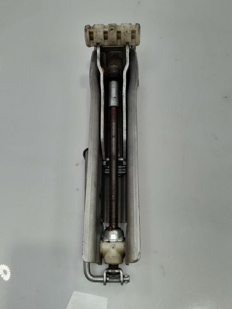 2007 Audi S6 Jack Assembly