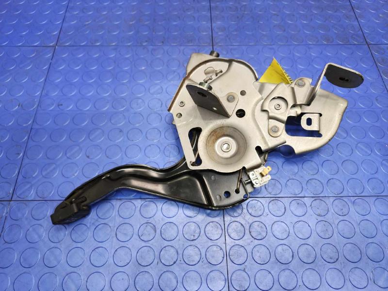 2014-2018 Nissan Rogue Japan Built Parking Brake Pedal Lever Assembly OEM 36010-4BA0A