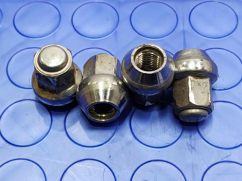 2019 Toyota Yaris Lug Nuts