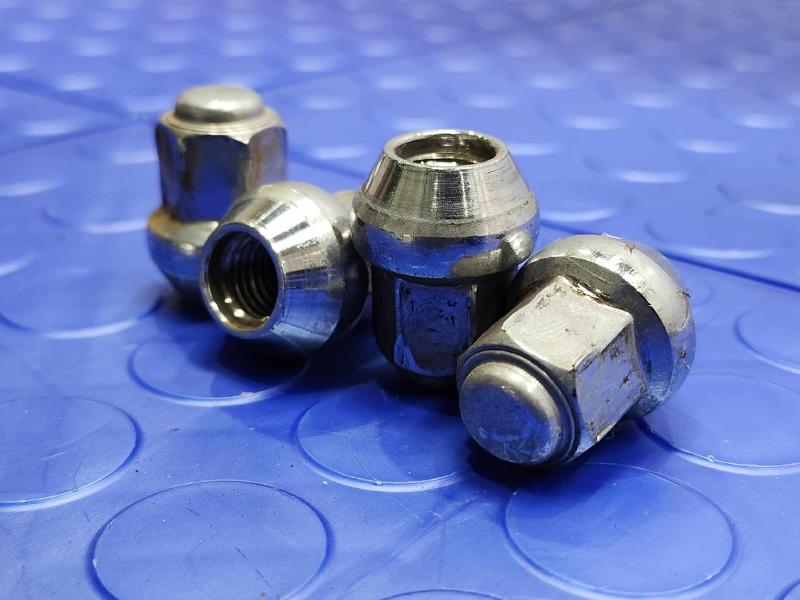 2019 Toyota Yaris Lug Nuts
