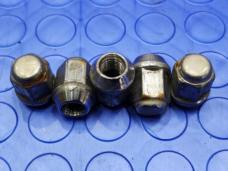 2015 Dodge Journey Lug Nuts