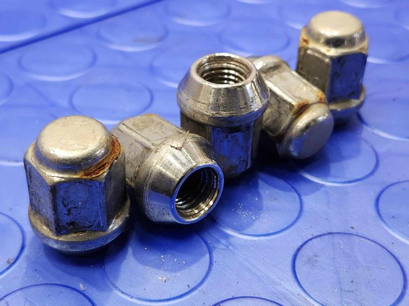 2015 Dodge Journey Lug Nuts
