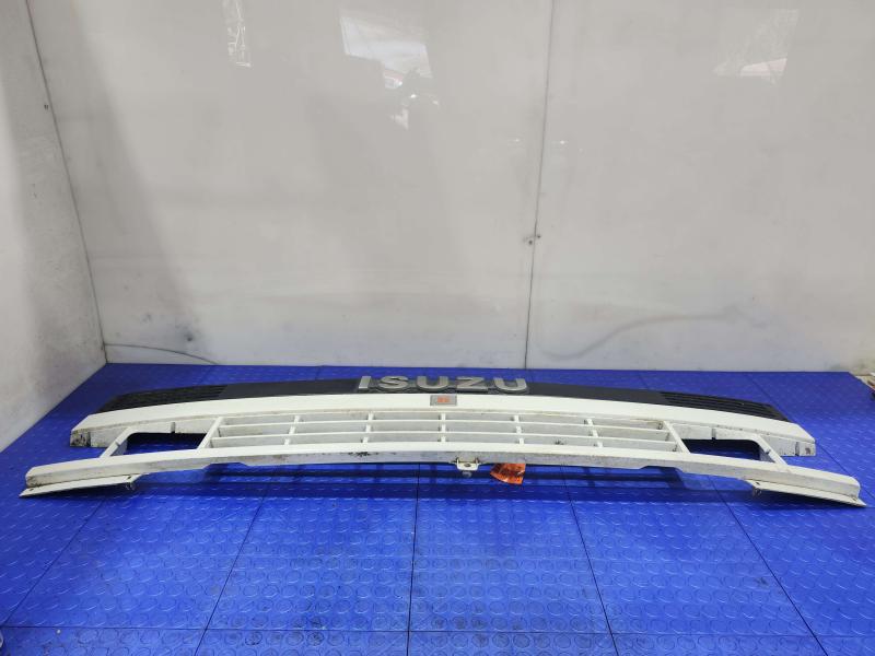 1988-1993 Isuzu NPR Front Grille Grill Assembly Gray OEM Cabover Truck Diesel