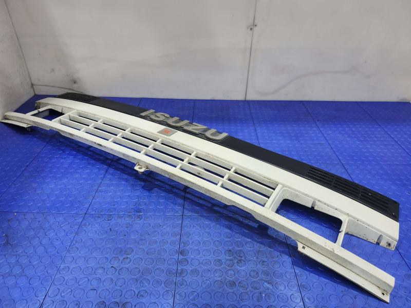 1988-1993 Isuzu NPR Front Grille Grill Assembly Gray OEM Cabover Truck Diesel