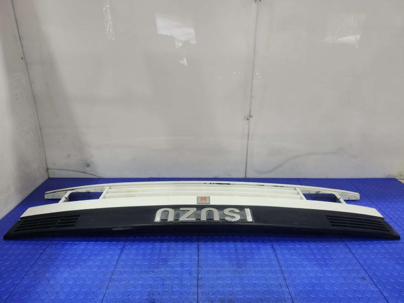 1988-1993 Isuzu NPR Front Grille Grill Assembly Gray OEM Cabover Truck Diesel