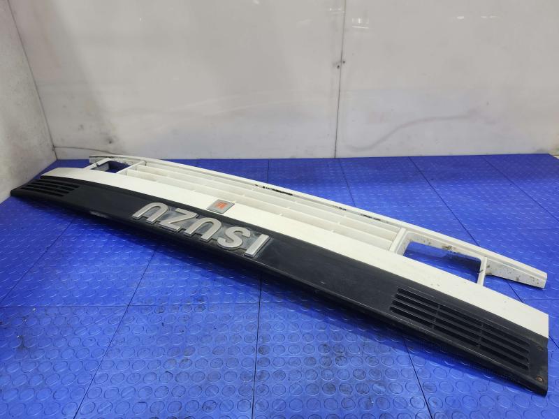 1988-1993 Isuzu NPR Front Grille Grill Assembly Gray OEM Cabover Truck Diesel
