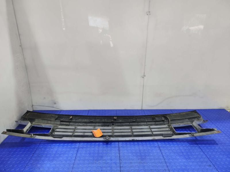 1988-1993 Isuzu NPR Front Grille Grill Assembly Gray OEM Cabover Truck Diesel