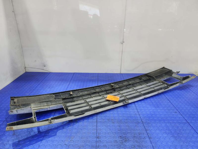 1988-1993 Isuzu NPR Front Grille Grill Assembly Gray OEM Cabover Truck Diesel