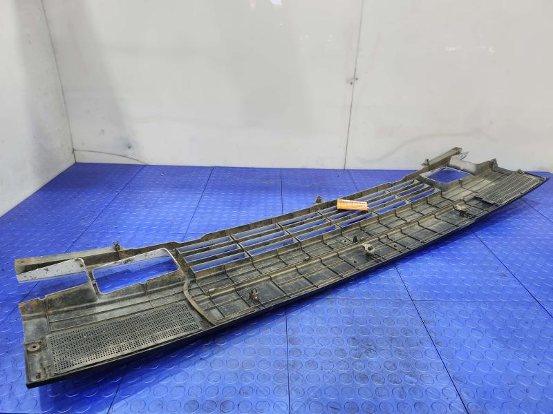 1988-1993 Isuzu NPR Front Grille Grill Assembly Gray OEM Cabover Truck Diesel