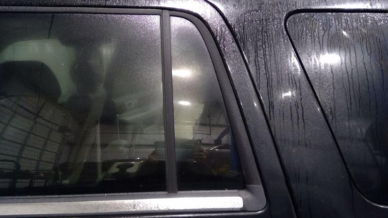 2004 Lincoln Navigator Rear Vent Glass/Window