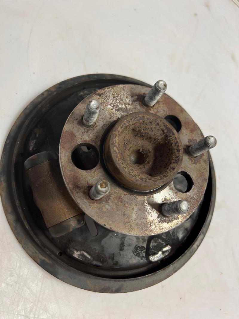 1996 Oldsmobile Ciera Hub