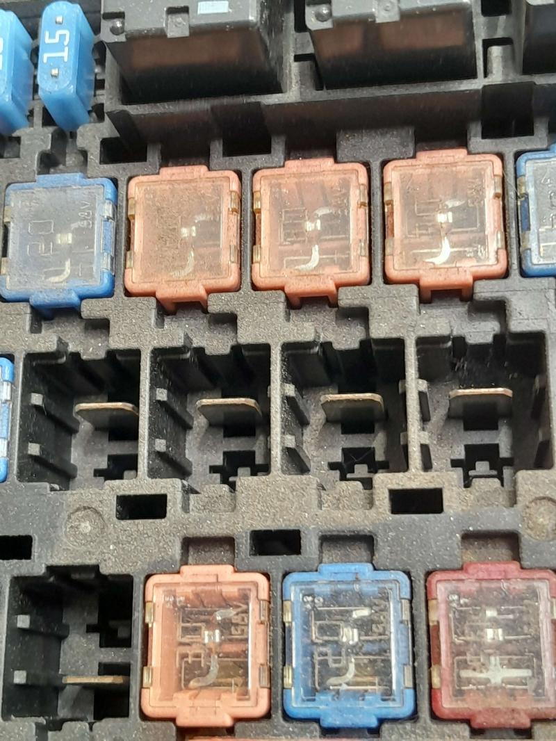 2010 Ford Fusion Engine Fuse Box